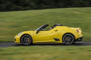 Alfa Romeo 4C Spider 2015 года  (UK)